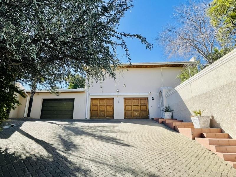 4 Bedroom Large family home in Eros, with beautiful garden, entertainment area and pool - Photo 4