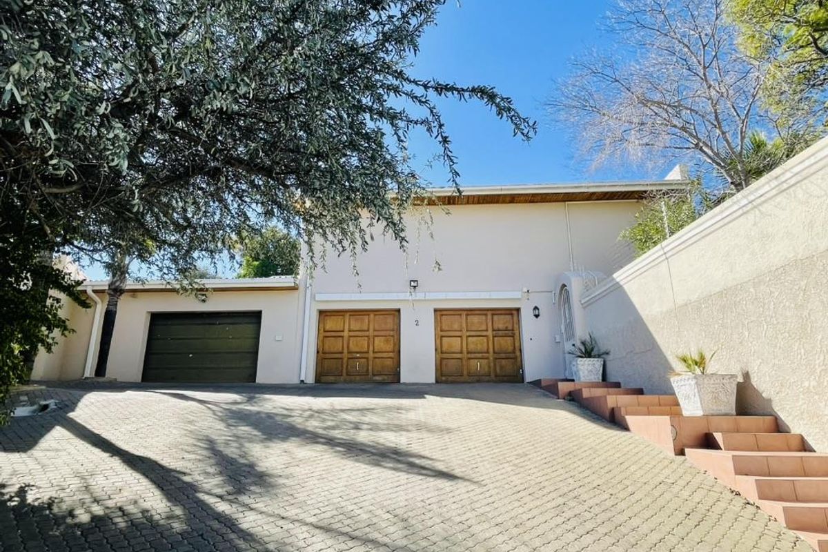 4 Bedroom Large family home in Eros, with beautiful garden, entertainment area and pool - Photo 4