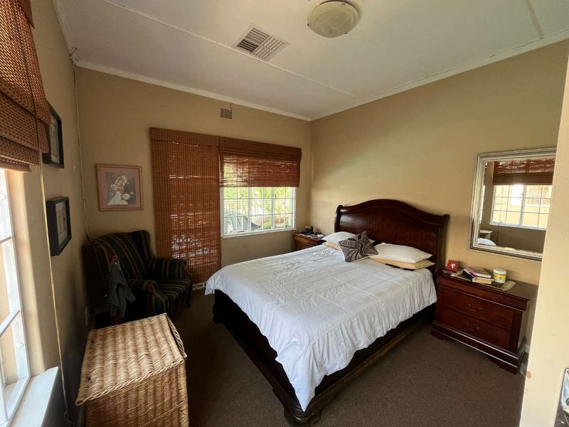 Charming Riverfront Home with Breathtaking Views - Photo 9