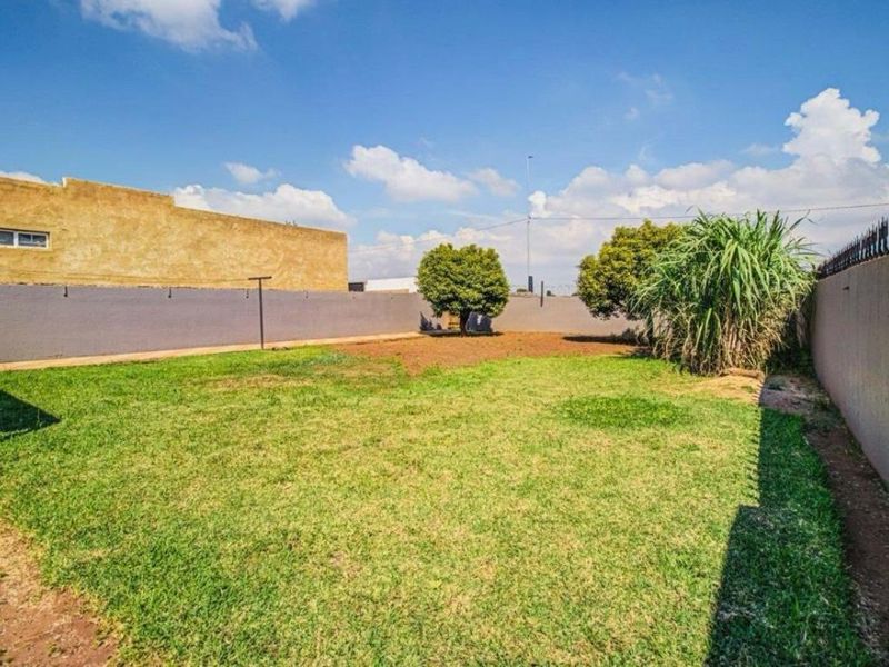 3 Bedroom House for Sale in Windmill Park - Photo 3