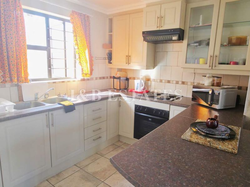 2 Bedroom Townhouse In Prime Area - Photo 3