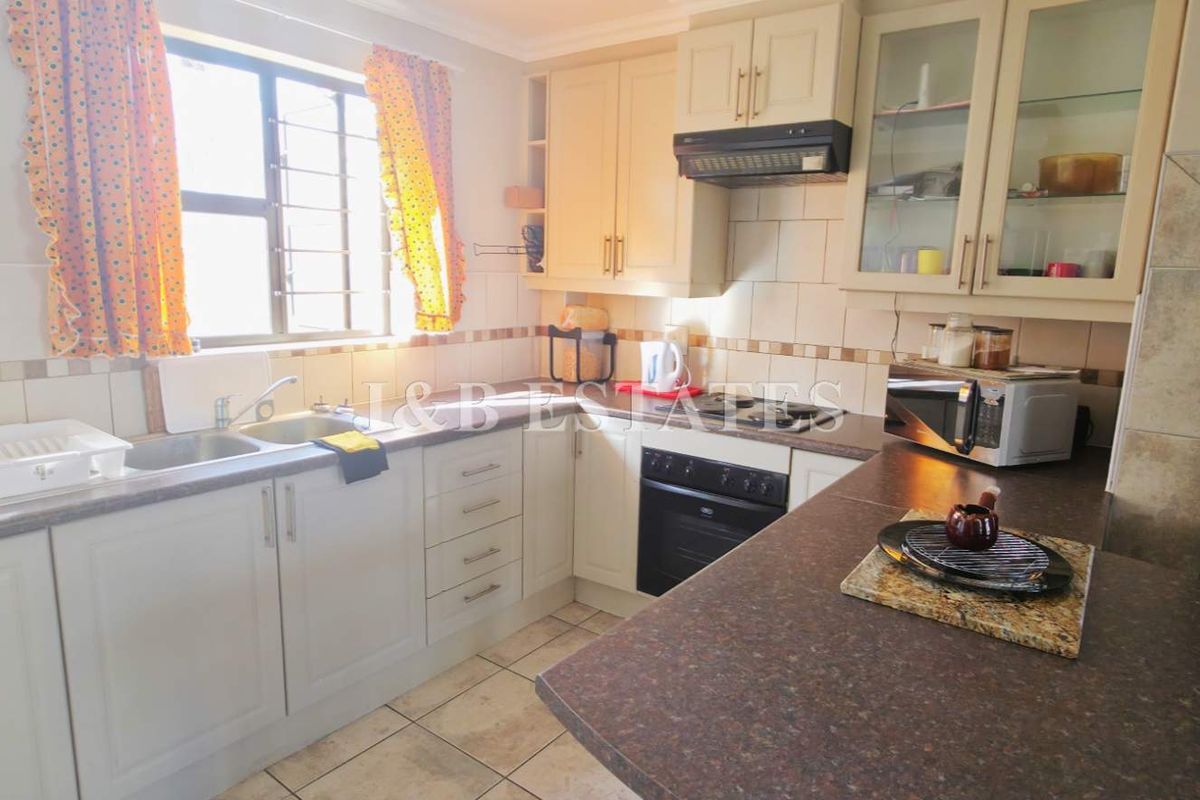 2 Bedroom Townhouse In Prime Area - Photo 3