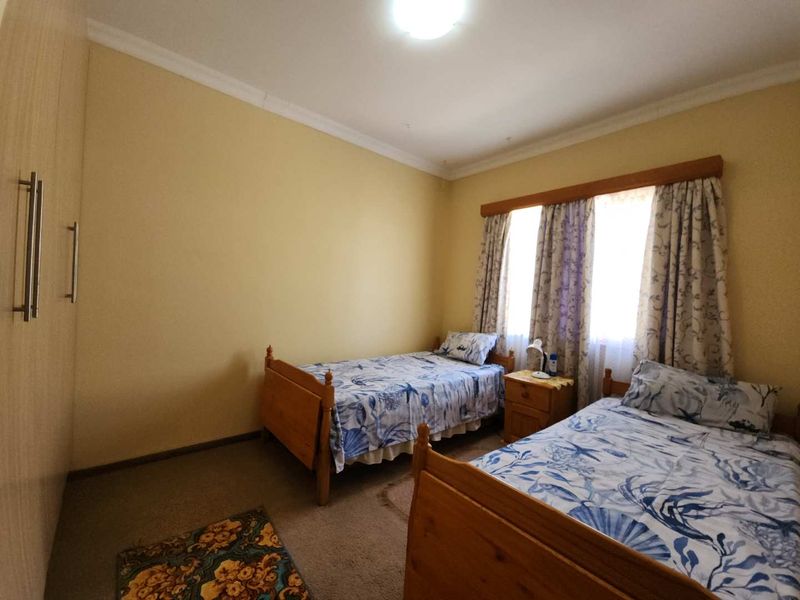 4 Bedrooms plus 2-bedroom flat awaits you. - Photo 7
