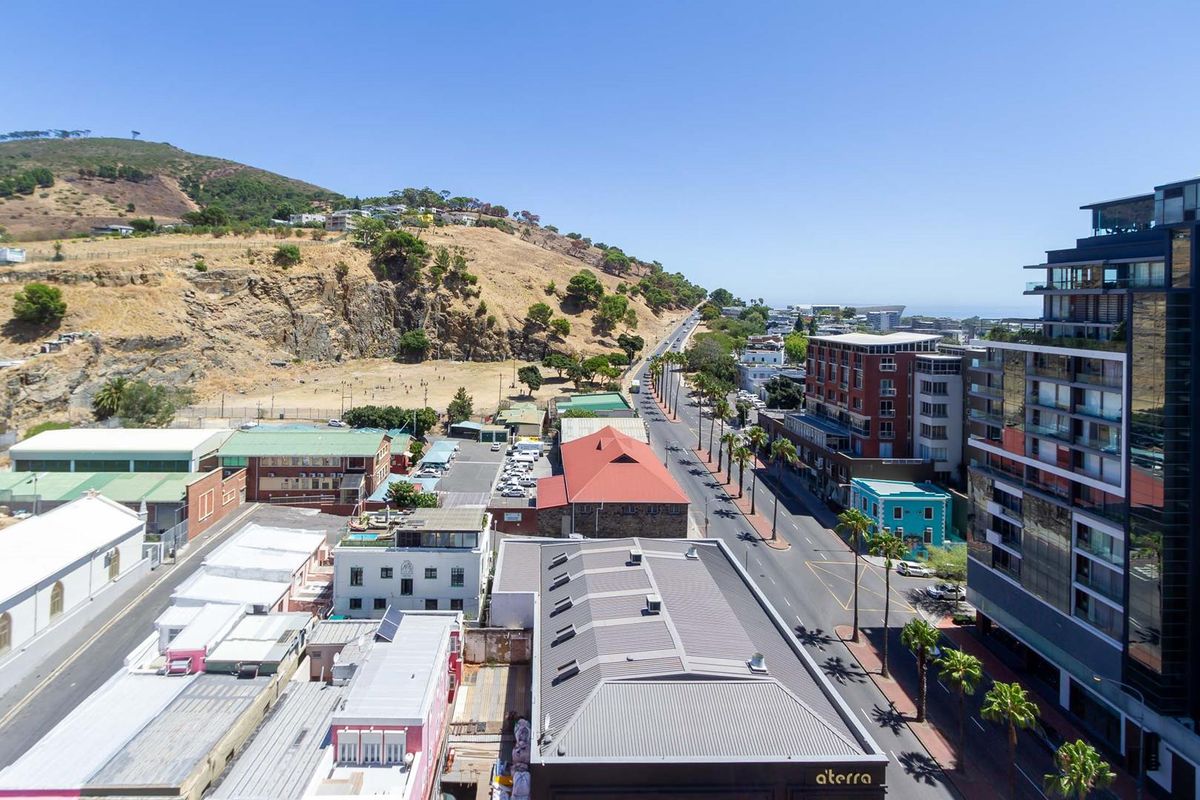 SUNNY AND BRIGHT - Photo 2