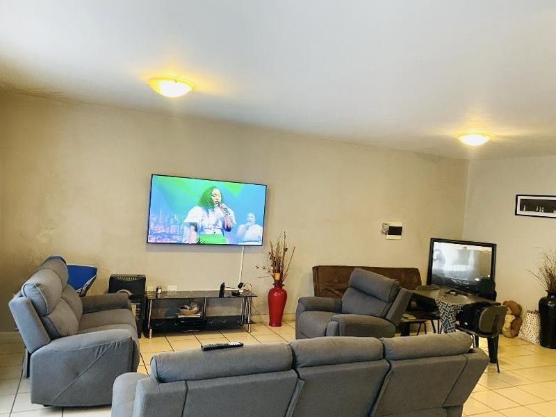 Modern Ground Floor 3 bedroom Apartment For Sale In Oaklane Estate, Brakpan North - Photo 6