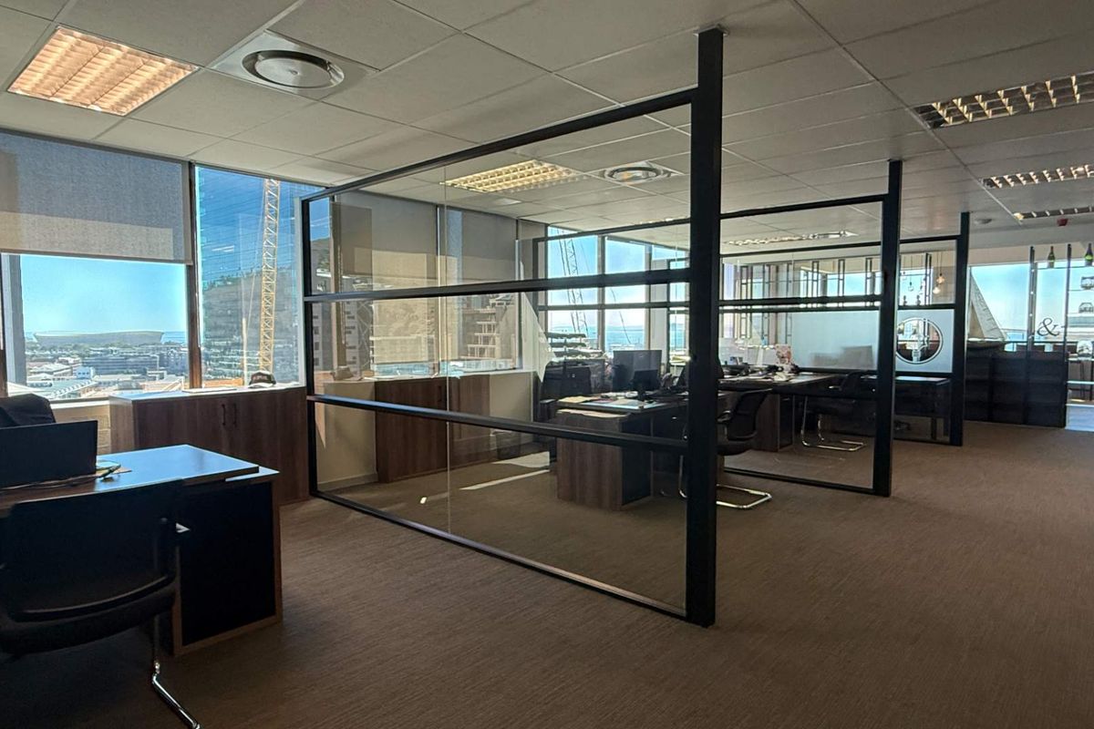 Beautifully Fitted out Semi-Furnished office 16th floor - Photo 2