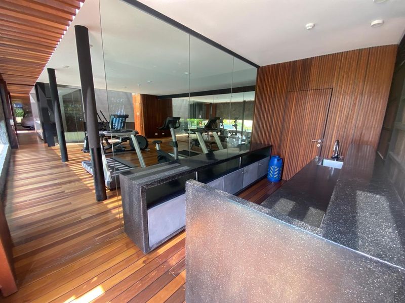 Unparalleled Refinement - Photo 7