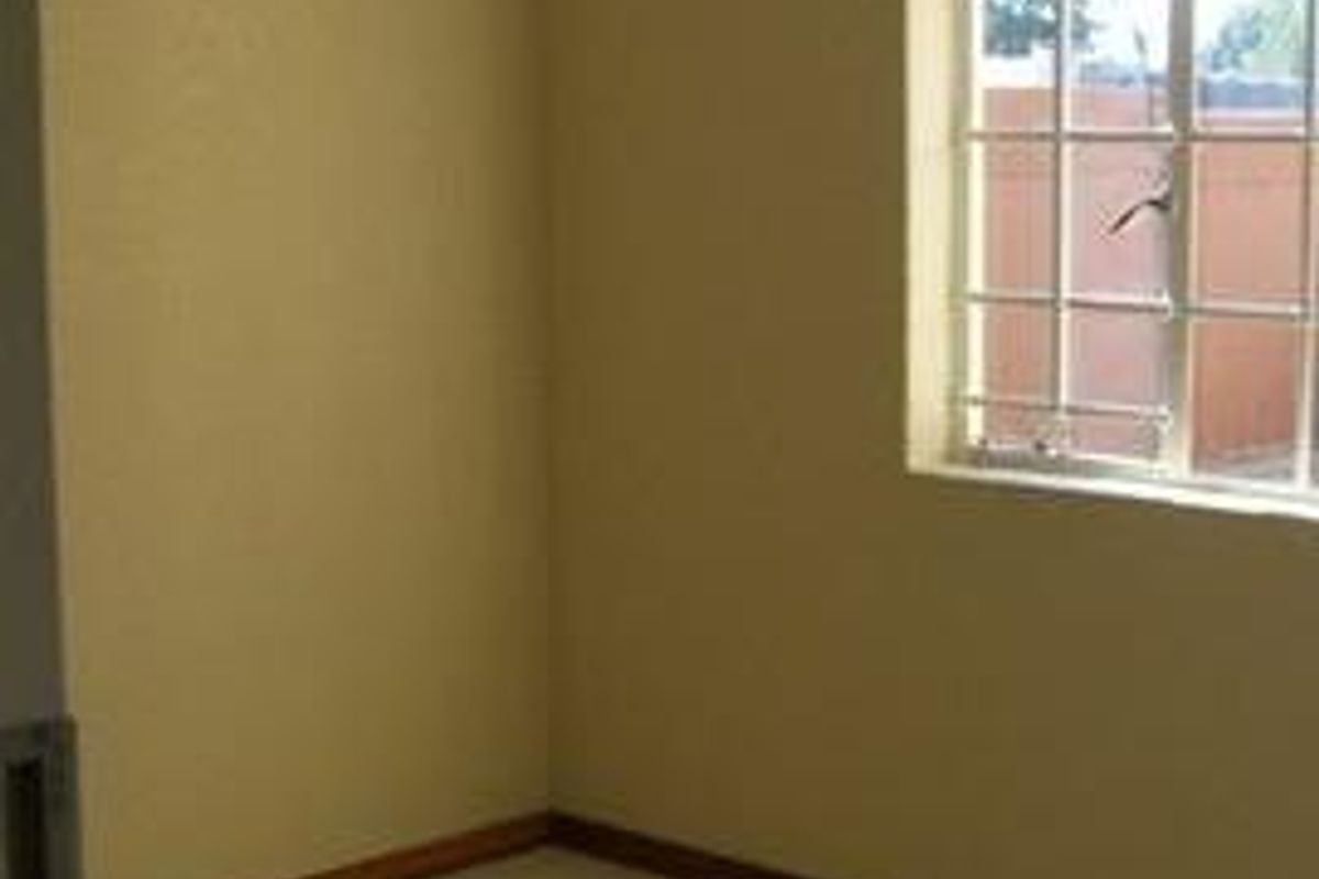 Modern 2-Bedroom Apartment for Rent in Stratford, Garsfontein - Photo 3