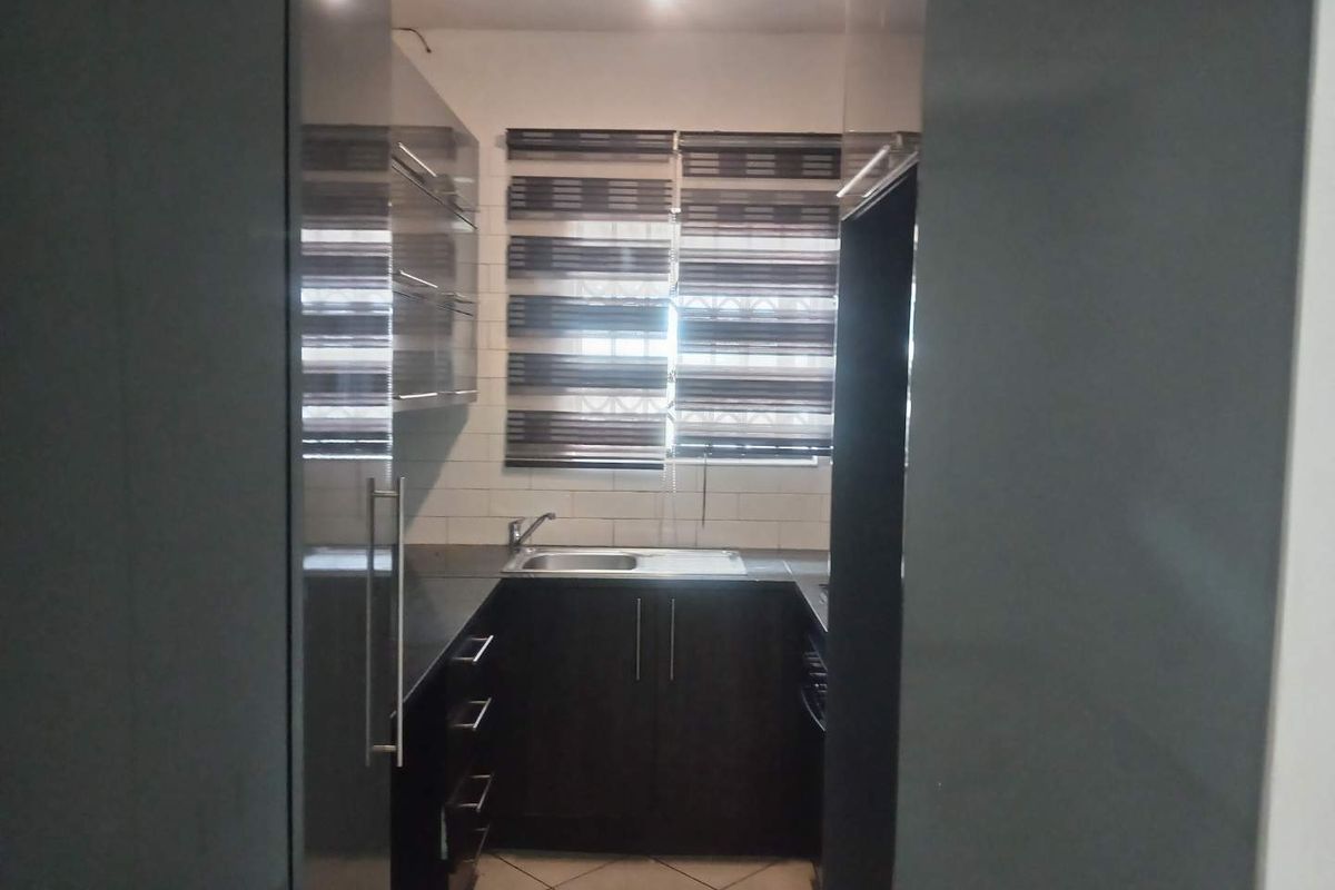 TWO BEDROOM TOWNHOUSE FOR SALE IN DAWN PARK - Photo 3