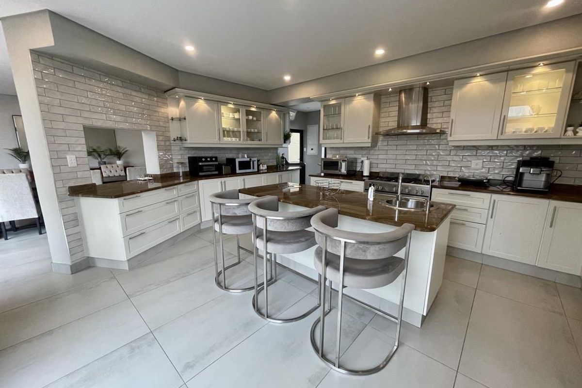 Hendra - Luxury Fully Furnished 5 Bedroom Home with Uninterrupted Sea Views | Umhlanga - Photo 4