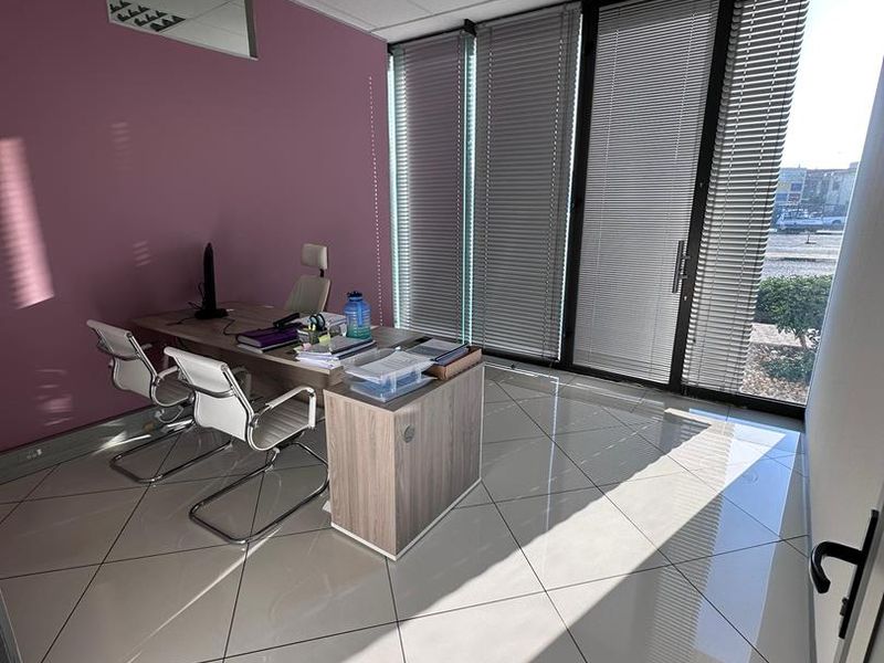 Office in Southern Industrial - Photo 4