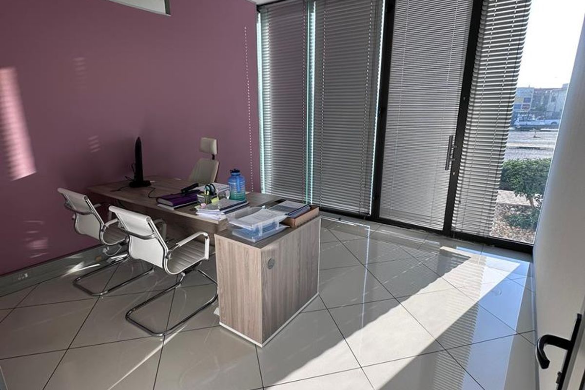 Office in Southern Industrial - Photo 4