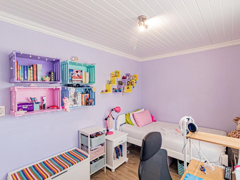 NEWLY RENOVATED FREESTANDING TOWNHOUSE WITH LARGE GARDEN IN COMPLEX CHURCHILL COMPLEX - Photo 6