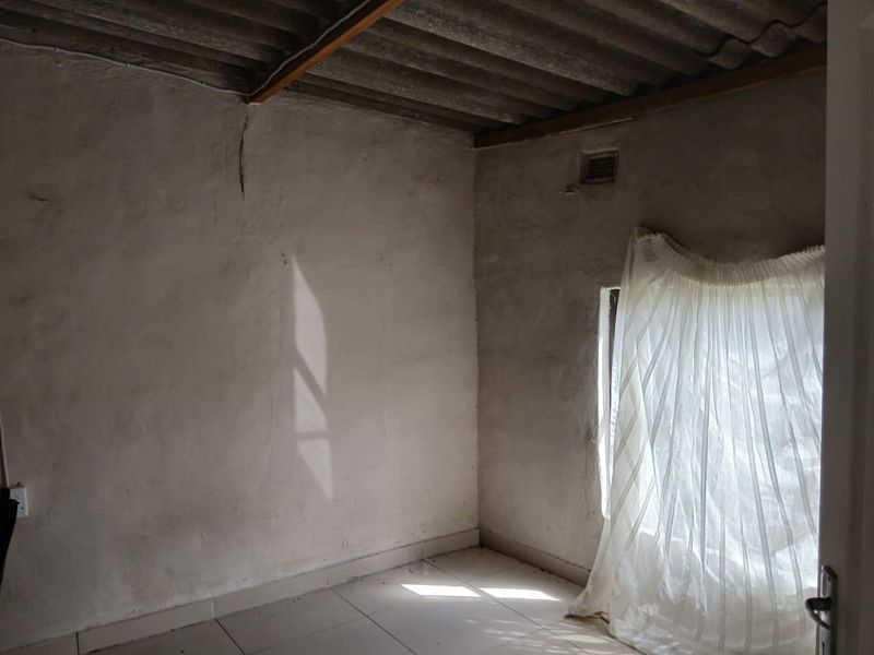 House for Sale in Ntuzuma H - R350 000 - Photo 5