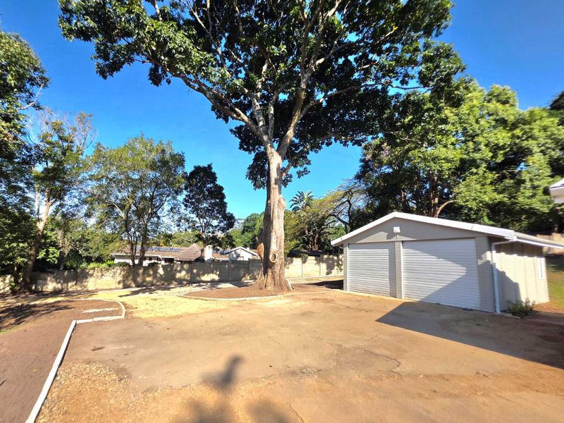 Fully Renovated, Modern Home in Exclusive Complex of only 3 Units, in the Heart of Kloof! - Photo 2