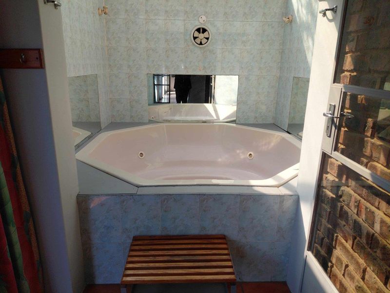 FAMILY HOME! MAKE AN OFFER! - Photo 6