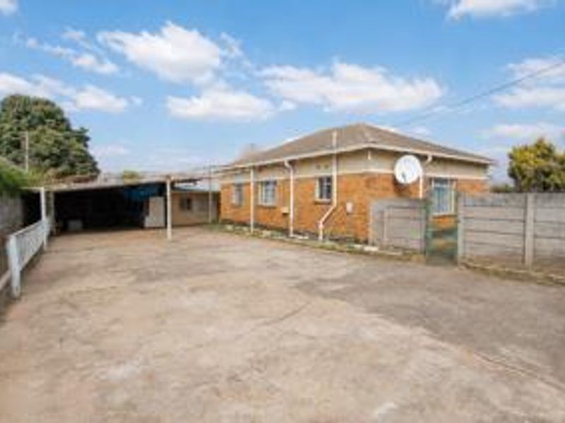 Family Home with Income-Generating Potential in Primrose Hill - Photo 10