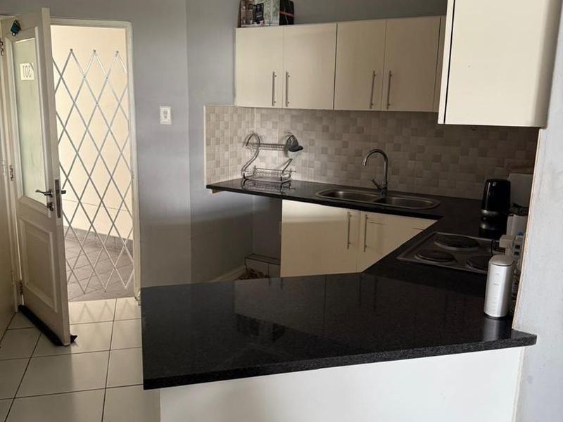 2 Bedroom apartment fully furnished at the heart of Umhlanga - Photo 3