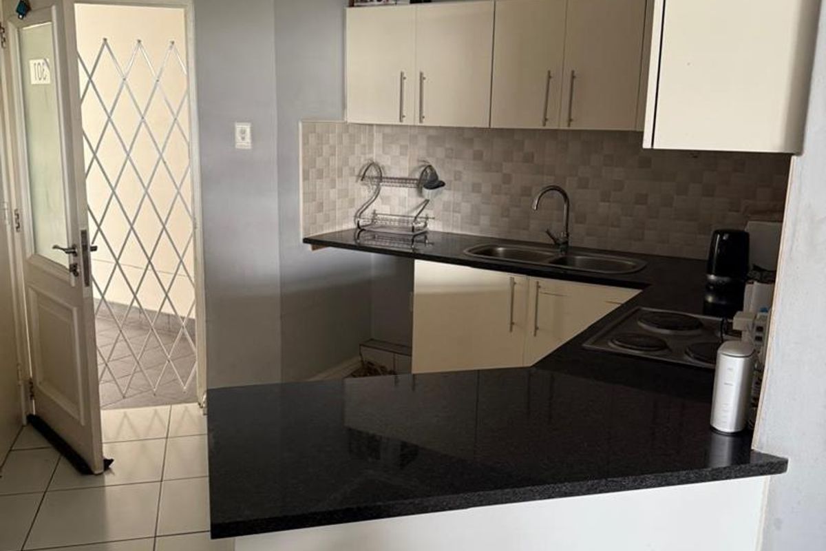 2 Bedroom apartment fully furnished at the heart of Umhlanga - Photo 3