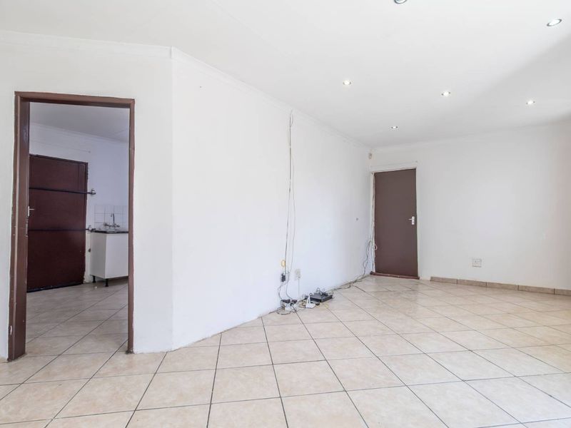 4 Bedroom House for Sale in Cosmo City - Photo 7