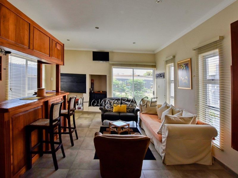 Lagoon, Walvis Bay:  Upmarket 3 Bedr Home with 2 Bedr flat is for Sale - Photo 9