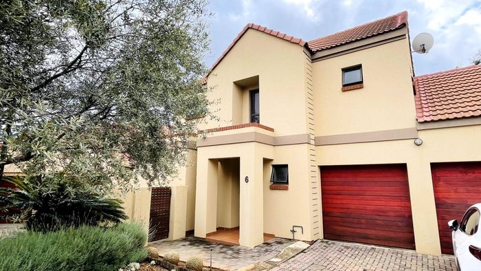 Property #2359471, Townhouse Pending Sale in Midstream Estate