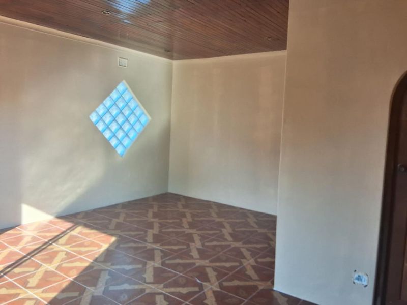 Spacious Five-Bedroom Family Home in Established Veld En Vlei - Photo 6