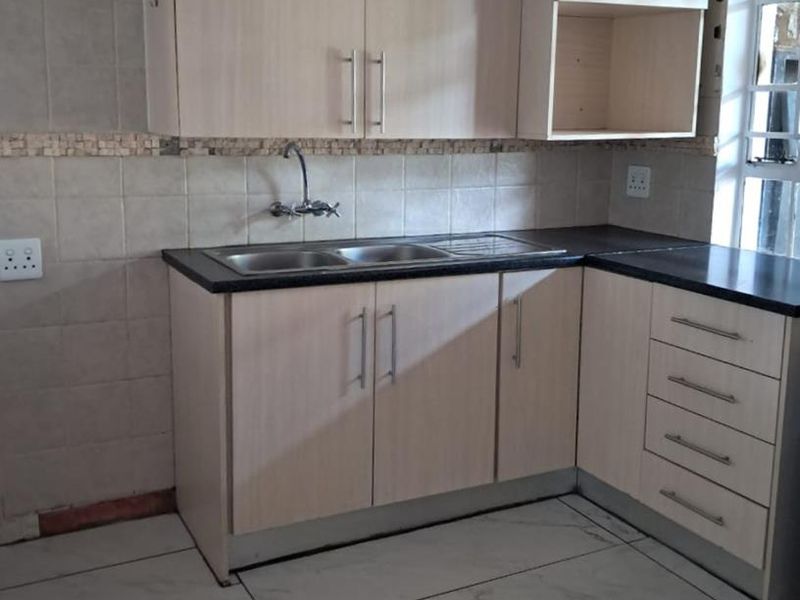 1 BEDROOM GARDEN COTTAGE AVAILABLE IN MAYVILLE - Photo 3