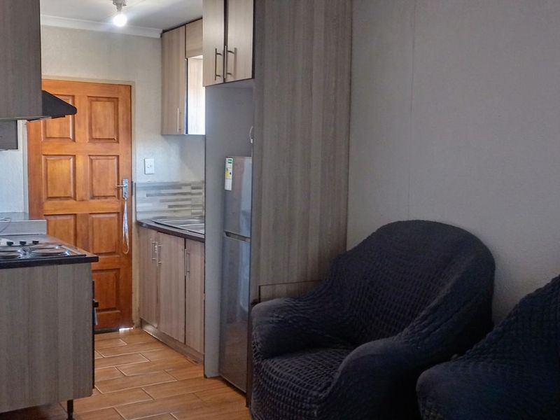 Open-Plan Living in Glenway Estate! - Photo 4