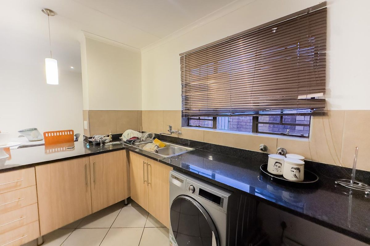 2 Bedroom Simplex with a Private Garden - Photo 5