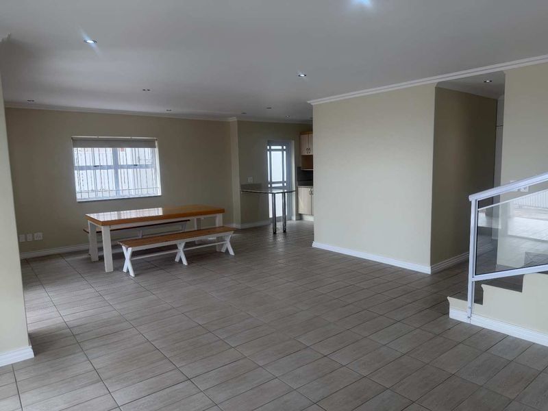 NEWLY RENOVATED DOUBLE STORY HOME IN SIMONS TOWN - Photo 7
