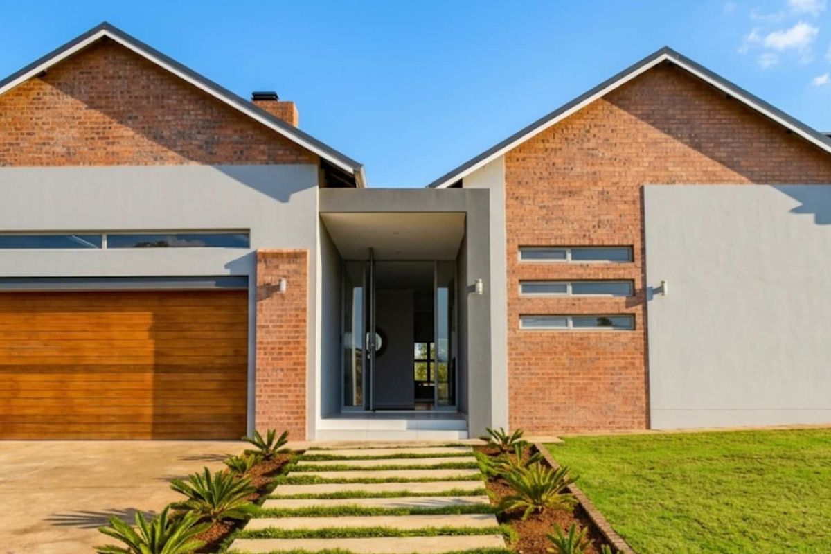 Three-bedroom House in Highland Gate - Photo 2
