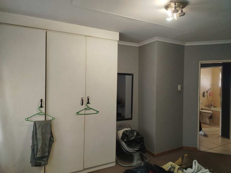 Discover Comfort: Rent This Charming 2BR Now! - Photo 10