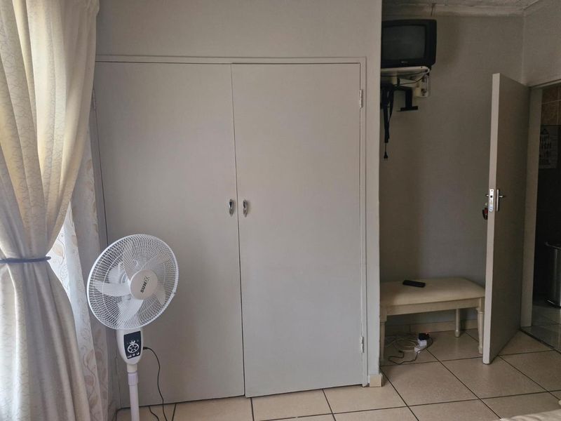 Spacious 3 bedroom house awaits - Photo 9