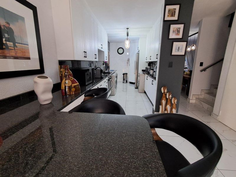 Modern 3 Bedroom Duplex Unit in Brackenhurst - Photo 10