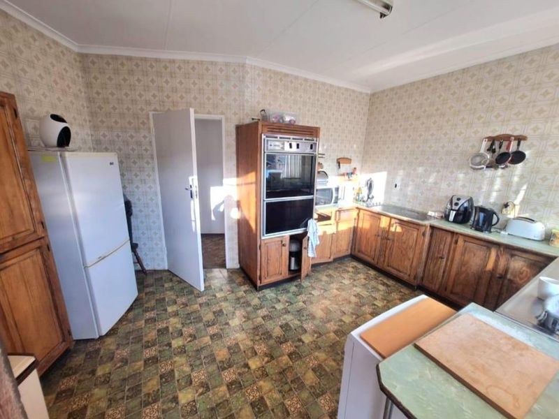 4 Bedroom House for Sale in Kibler Park - Photo 8