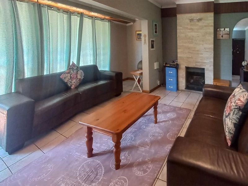 Lovely 3 Bedroom Family Home with Pool & Flatlet in Secure Boomed Area Edleen - Photo 7