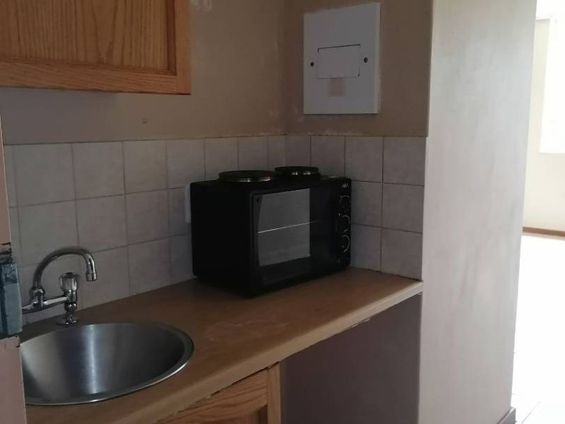 BACHELOR FLAT TO RENT - Photo 4