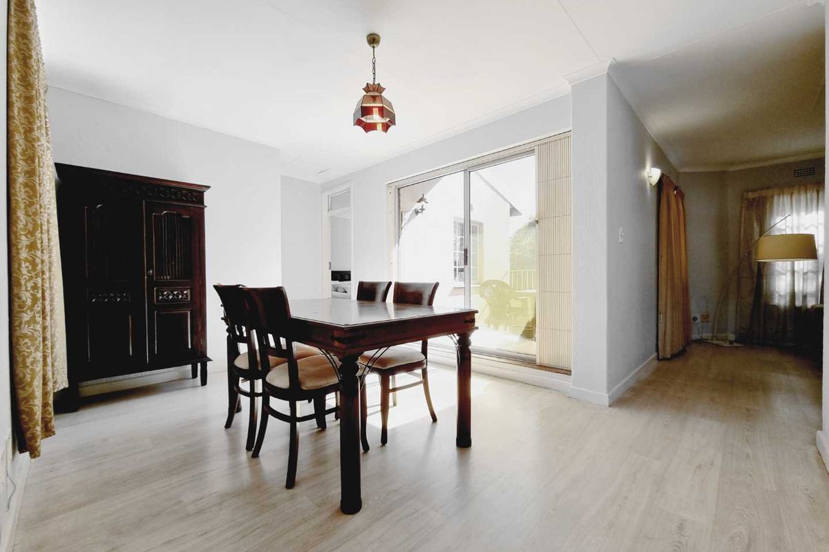 SPACIOUS (67 m2)  RENOVATED 1 BEDROOM SANDTON APARTMENT IN SECURE TREE-FILLED COMPLEX IN PRIME LOCATION - Photo 5