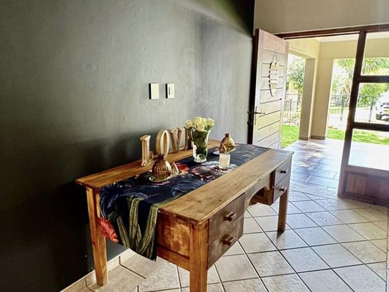 4 Bedroom House For Sale in Windhoek Country Club Estate - Photo 6