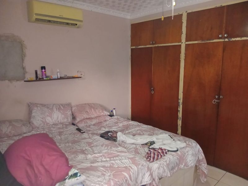 Spacious 3-Bedroom Family Home with Staff Accommodation & Pool - Photo 6