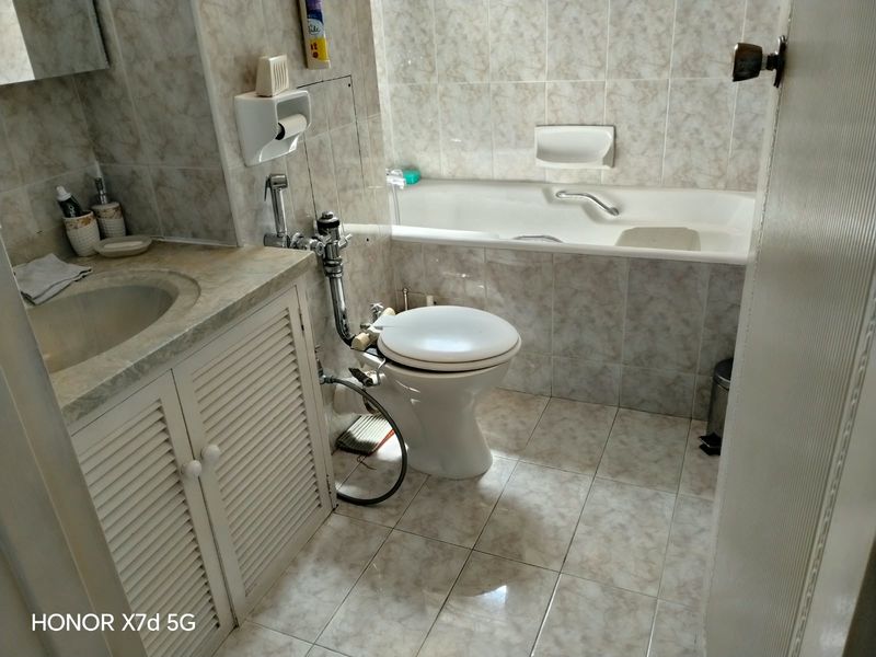 large 3- bedrroom unit  overlooking the coast on South Beach - Photo 6