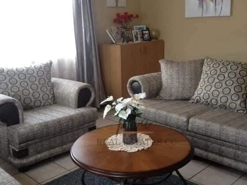 3 Bedr home with 2 flats for sale in Walvis Bay - Photo 4