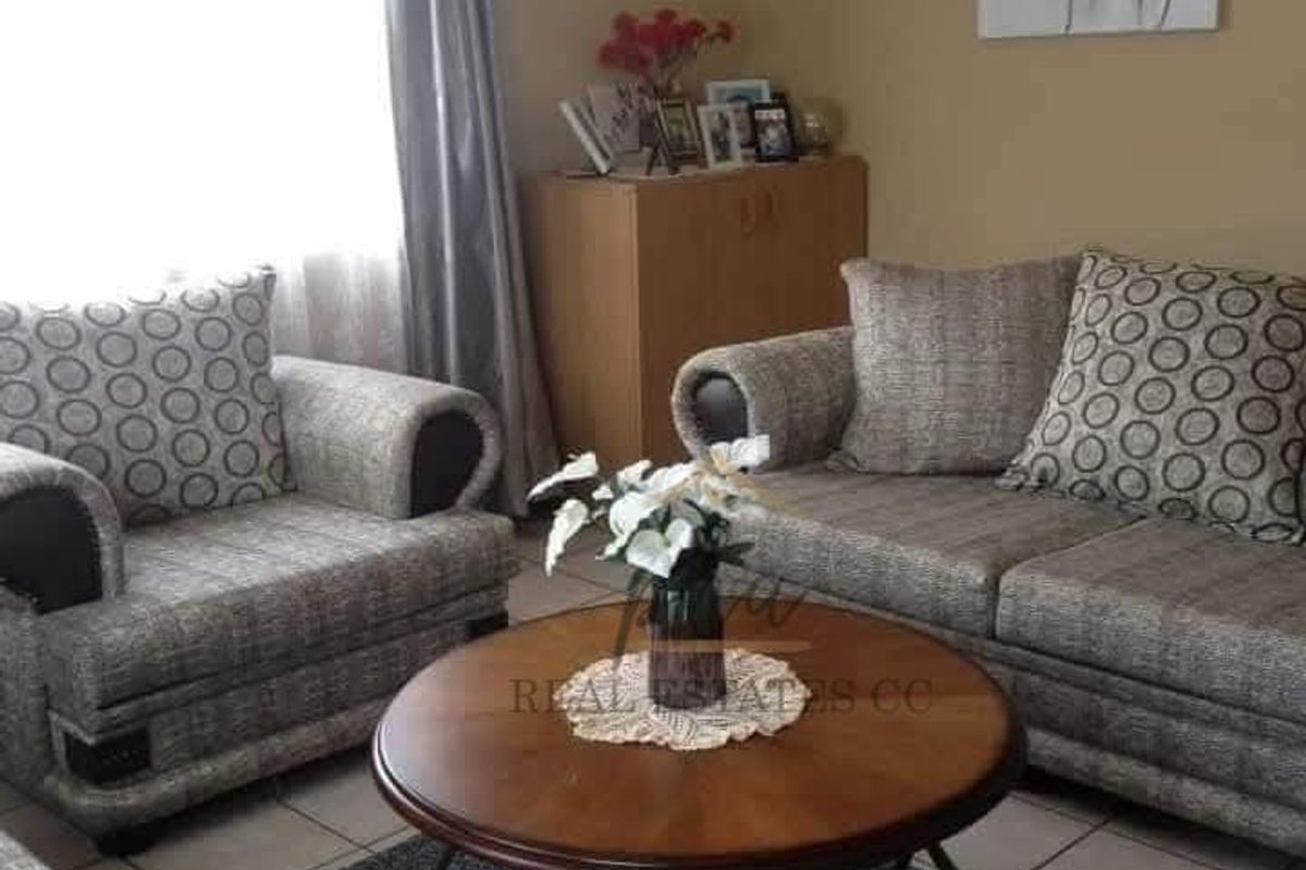 3 Bedr home with 2 flats for sale in Walvis Bay - Photo 4