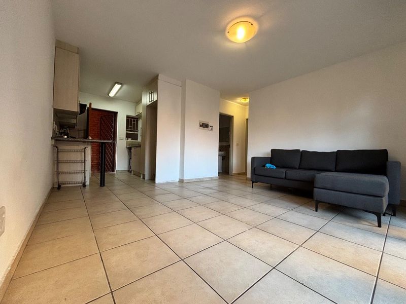 Ground-Floor 2-Bedroom Apartment with Private Garden in an Exclusive 10-Unit Complex - Photo 7