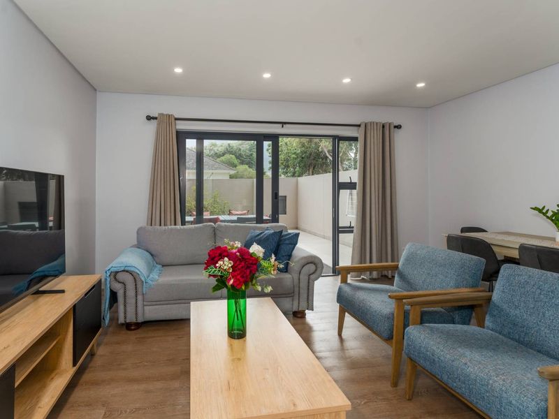 Modern Apartment With Expansive Covered Patio And Mountain View - Photo 9