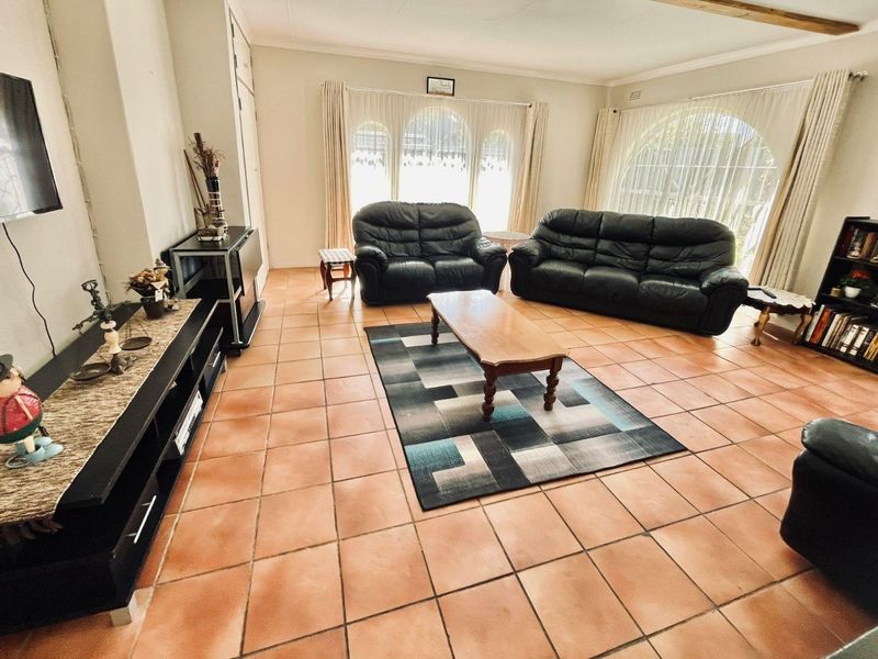 Two Three bedroom houses with two bathrooms on the same property - Photo 3