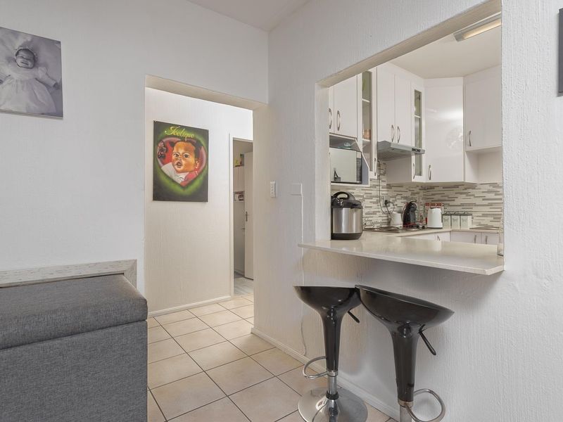 Modern Living with Golf Course Views - Photo 2