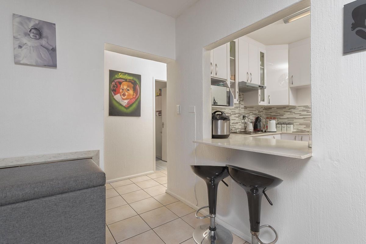 Modern Living with Golf Course Views - Photo 2