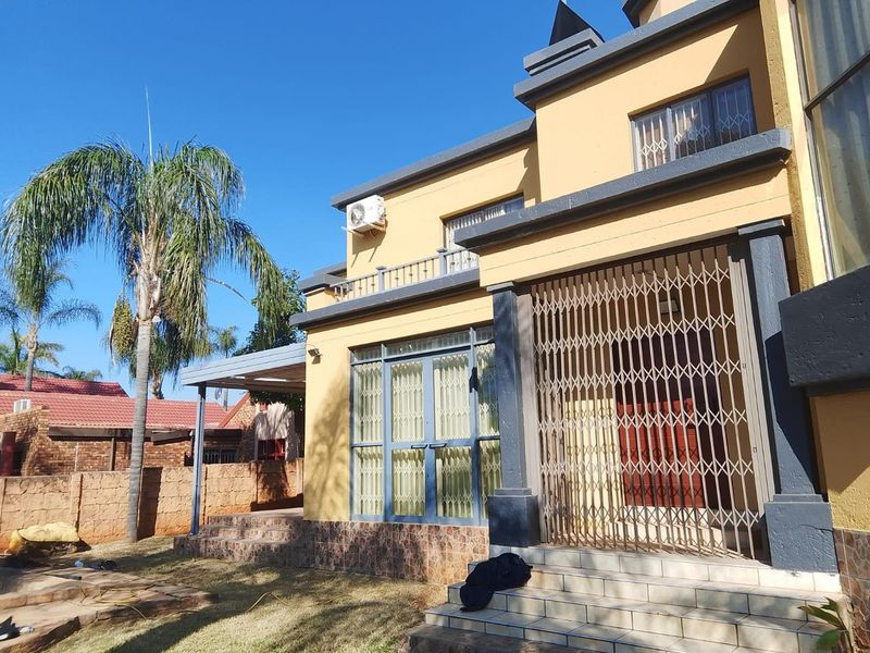 Stunning Four Bedroom Double Storey House in Amandasig - Photo 4